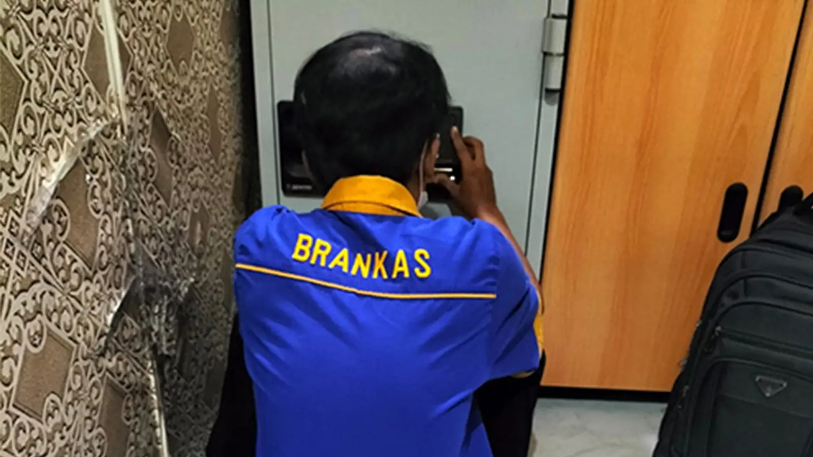 Read more about the article Cara Mengganti Nomor Kombinasi Brankas