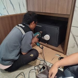 Teknisi Putra Permana Brankas 1