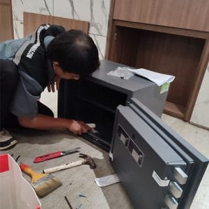 Teknisi Putra Permana Brankas 2